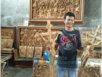 Sutrisno, Perajin Kayu yang Kebanjiran Order Menjelang Natal 