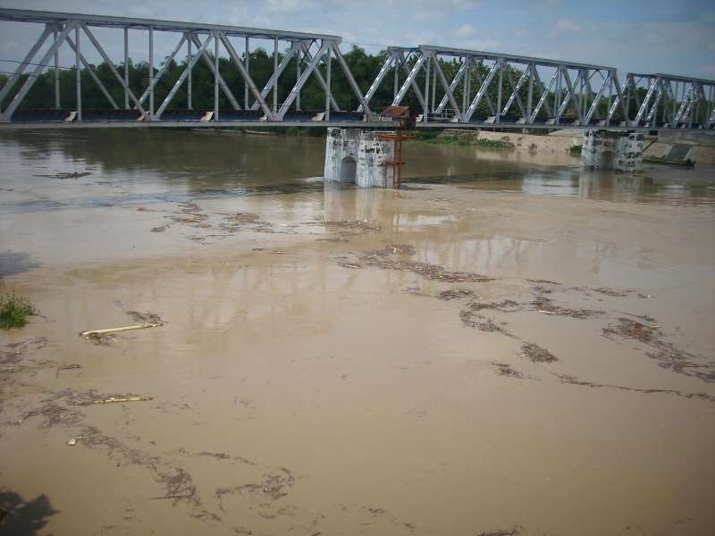 BLH Ambil Contoh Air Bengawan yang Diduga Tercemar Limbah