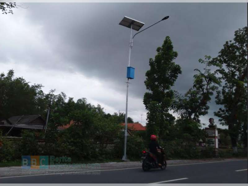 Lampu Tenaga Surya Sudah Mulai Menyala Redup