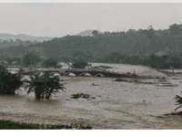 Disnakertransos Salurkan Bantuan untuk Korban Banjir Gondang