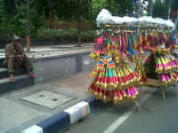 Rela Mengembara ke Daerah Lain untuk Pasarkan Terompet