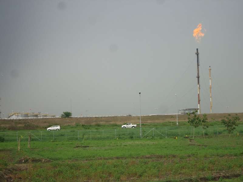 Aktivitas Pembakaran Gas Suar Menyala Lagi 