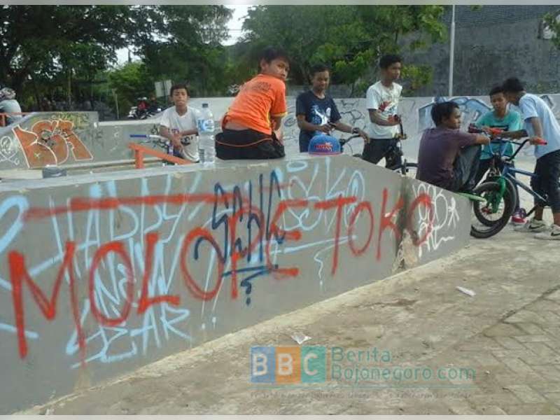 Coretan di Tembok Tidak Selalu Nyeni