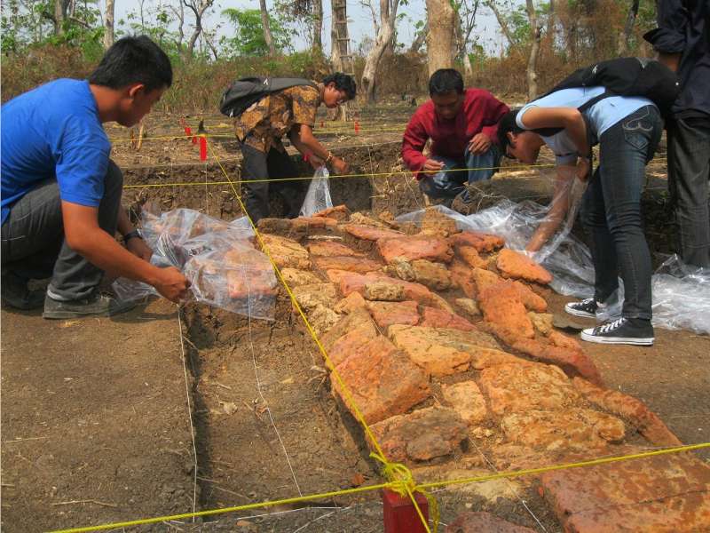 Bangunan Peninggalan Majapahit Ditemukan di Kahyangan Api