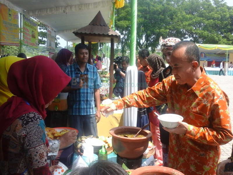 Warung Bu Tomo Raih Juara Satu Festival Kuliner Bojonegoro