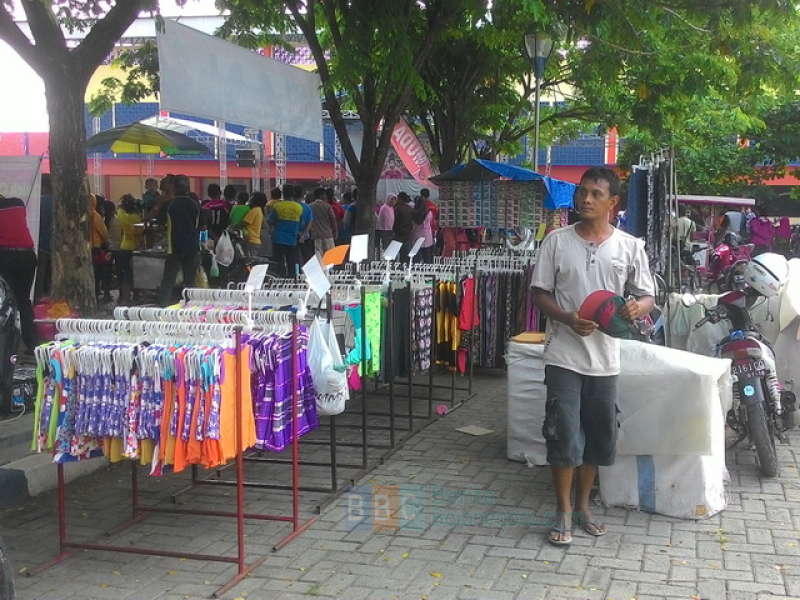 Banyak Pedagang Mereguk Untung