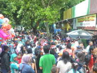 Pengunjung Padati Water Park Dander