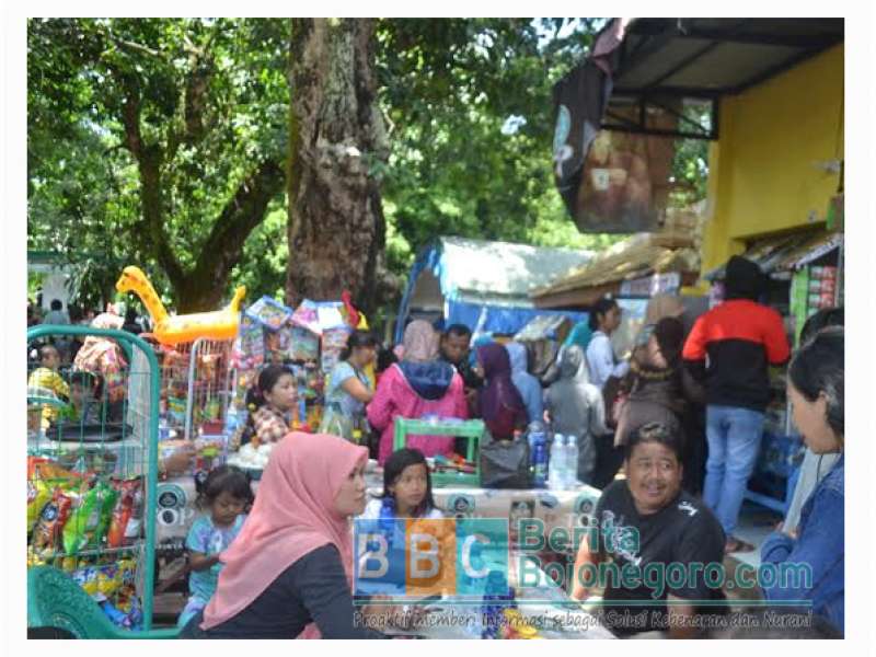 Kios PKL Dander Park Diserbu Pembeli 