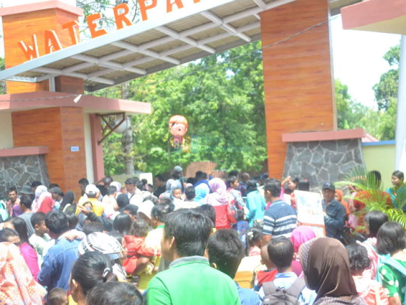 Sehari kemarin, Pengunjung Water Park Dander 5.353 Orang