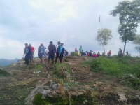 Pengunjung Muda-Mudi Banjiri Wisata Atas Angin