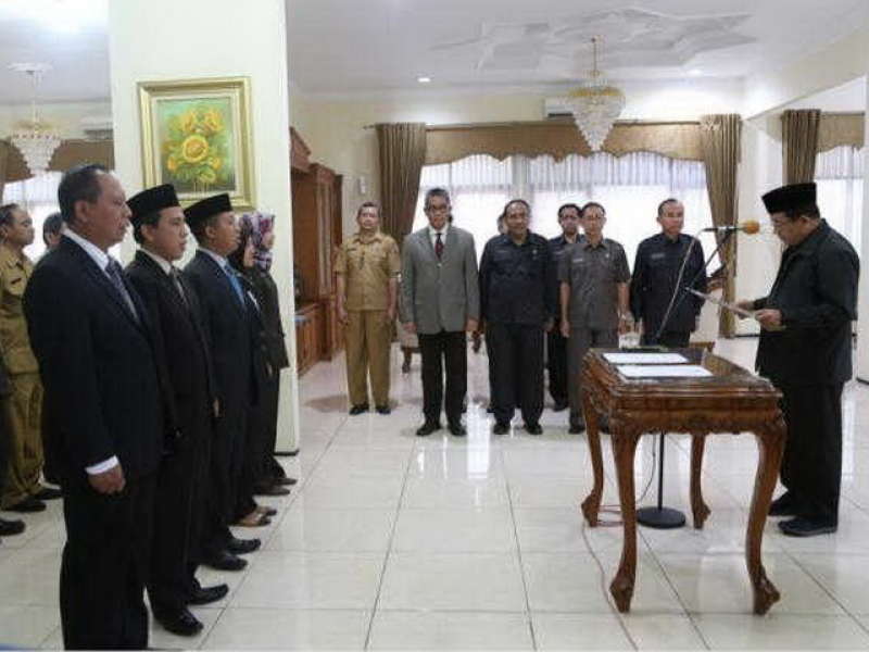 Bupati Lantik Direktur PT BBS dan Empat Pejabat Baru