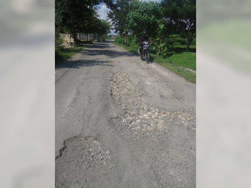 Kondisi Jalan Napis dan Dolokgede Rusak Berat 