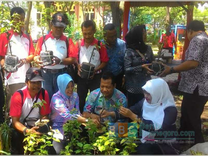 DKP Adakan Bimtek Pembibitan Bougenvil