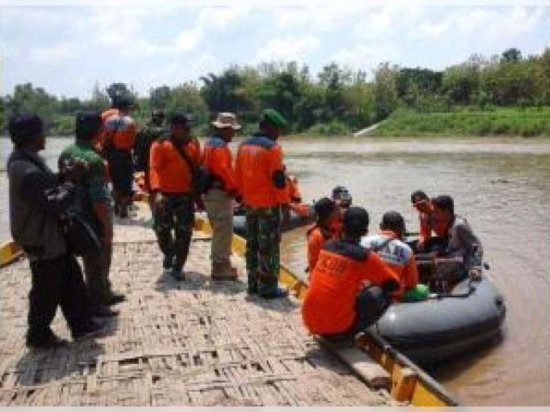 Tim SAR Gabungan Lakukan Penyusuran Bengawan Solo