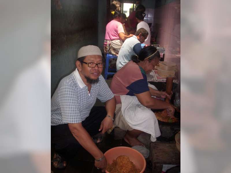 Meneruskan Tradisi Pecel Jeruk Purut Khas Madiun 