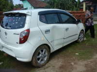 Aneh, Mobil Ini Nyemplung Sendiri ke Bengawan Solo