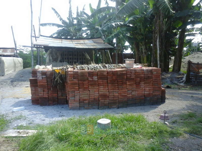 Musim Hujan Produksi dan Omzet Penjualan Batu Bata Turun