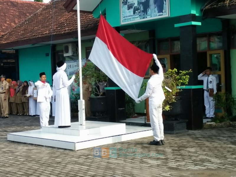Kapolsek Kapas Sampaikan Materi Binluh Saat Upacara Bendera