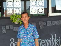 Setia Menuntun Murid Temukan Damai dalam Seni