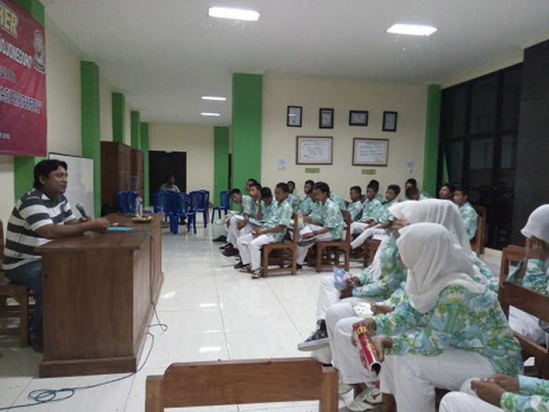 Pengurus OSIS SMK 5 Bojonegoro Dilatih Kepemimpinan