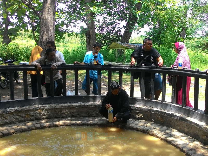 Ada Wisatawan Percaya Air dari Sumur Blekuthuk Sangat Mujarab