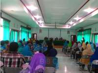 Disnakertransos Serahkan Bantuan Peralatan Pada Peserta Difabel