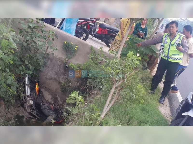 Diserempet Truk lalu Masuk Parit, Pengendara Motor Tewas Seketika