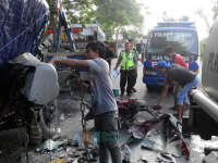 Satu Orang Tewas, Setelah Truk Tangki Hantam Tronton