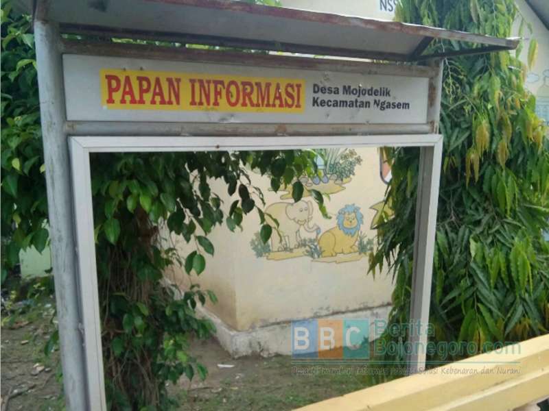 Papan Informasi Desa Rusak dan Kurang Terawat 