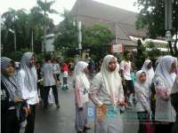 Puluhan ‘Zombie’ Berkeliaran di Sekitar Alun-Alun