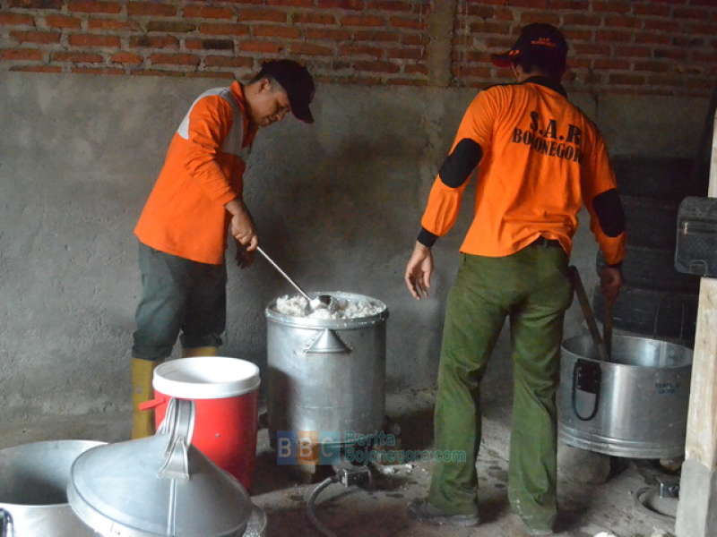 BPBD Dirikan Dapur Umum di Temayang dan Salurkan Sembako di Malo  