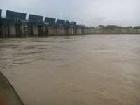 Saat Air Bengawan Pasang, Sembilan Pintu Elektrik Bendung Gerak Dibuka Lebar