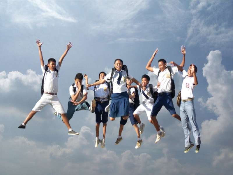 Pelajar SMA Terima Dana Bantuan dari Tiga Sumber 