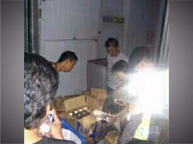 Polisi Amankan 102 Liter Arak di Warung Pondok Pinang