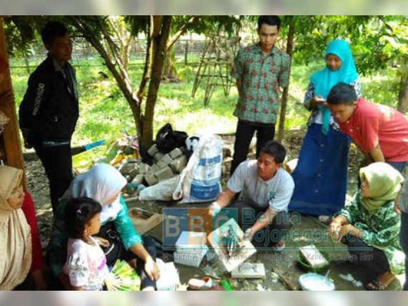 Perajin Batik Bojonegoro Manfaatkan Alat Cap Alternatif