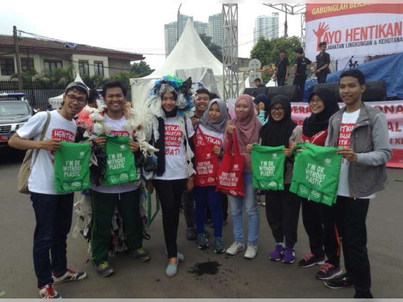 Harga Kantong Plastik Tergantung Supermarket dan Pemda