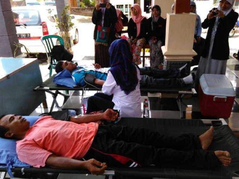 Mahasiswa IAI Sunan Giri Gelar Kegiatan Sosial Donor Darah 