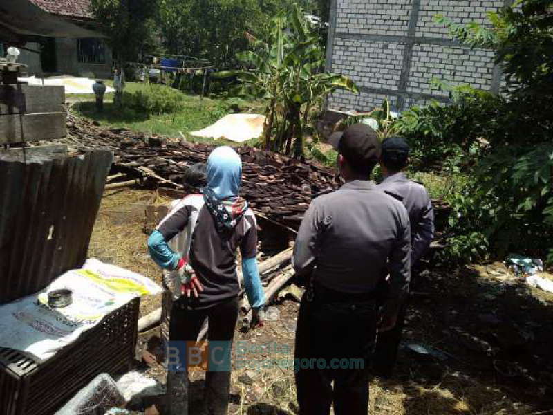 Dapur Rumah Warga Kanor Roboh Diterjang Angin Kencang  