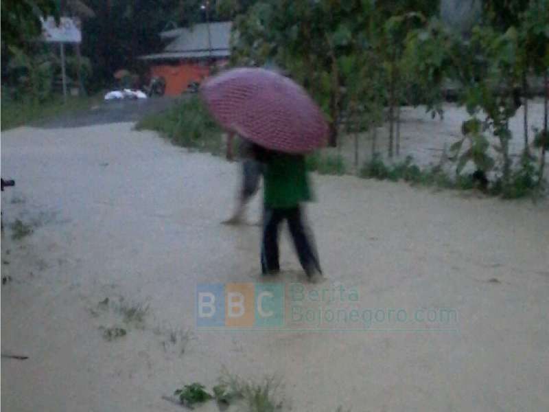 Hujan Deras Sebabkan Dua Sungai di Sekar Meluap
