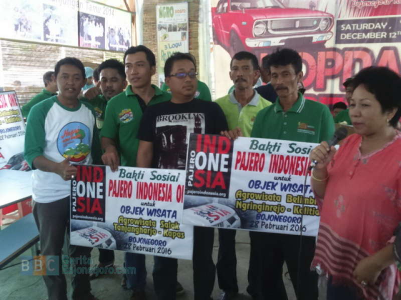 Peserta Touring Serahkan Bantuan Pot dan Papan Petunjuk Lokasi Wisata