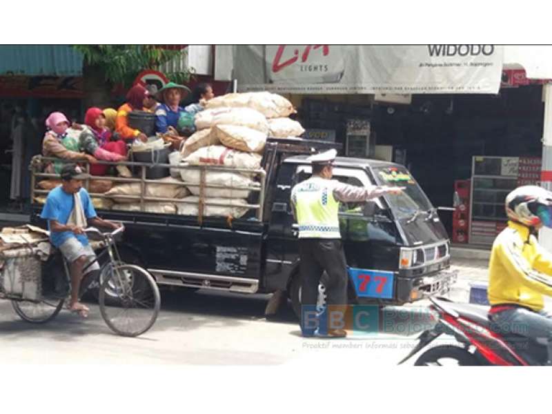 Pikap Bukan untuk Dimuati Orang