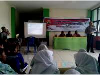 Cegah Kenakalan Remaja, Satbinmas Polres Menggelar Penyuluhan di SMKN 5
