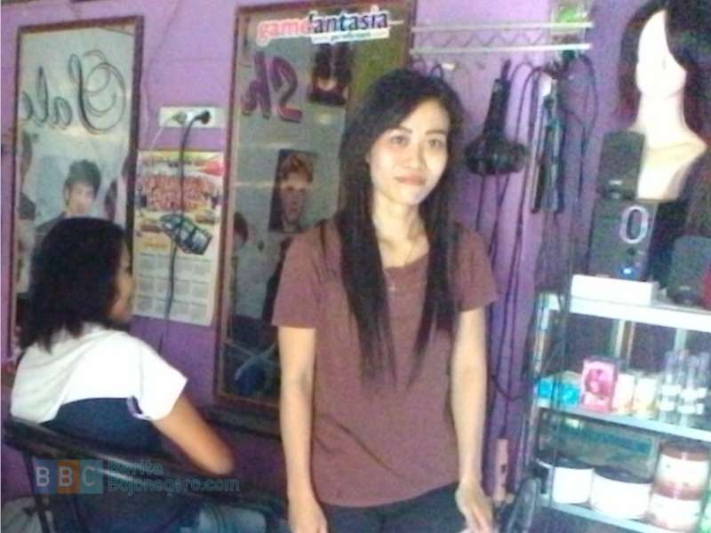 Kenalkan Pentingnya Merawat Kecantikan di Pedesaan Melalui Usaha Salon