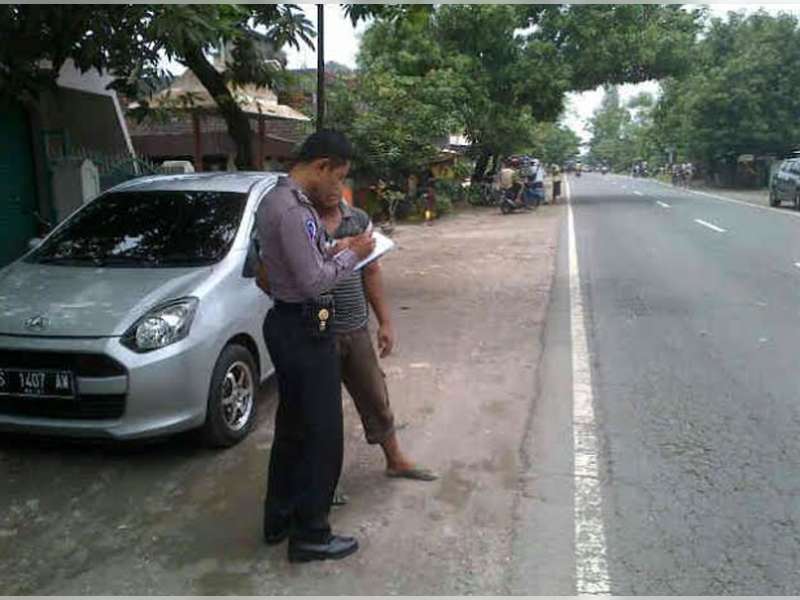 Diduga Mengantuk, Vixion Tabrakan dengan Granmax di Padangan