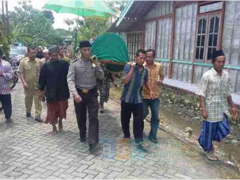 Kapolres Hadiri Pemakaman Almarhum