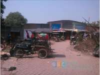 Sebagian Pedagang Tidak Percaya Mitos Gerhana