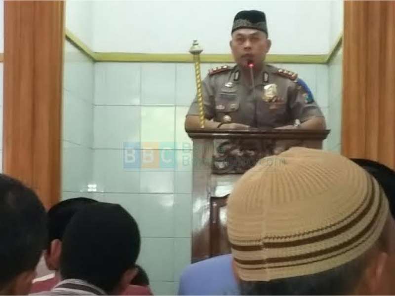 Kapolres Himbau Harkamtibmas kepada Jamaah Masjid  at-Taqwa Jetak