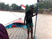 Rela Jadi Pembantu Tukang Perahu Demi Uang Jajan 3 Adiknya