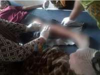 Lampu Sein Mati, Pengendara Motor Jadul Disruduk ‘Bebek’