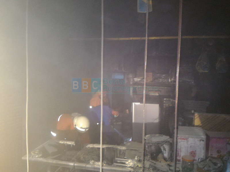 Toko Elektronik Terbakar, Kerugian Capai Puluhan Juta Rupiah